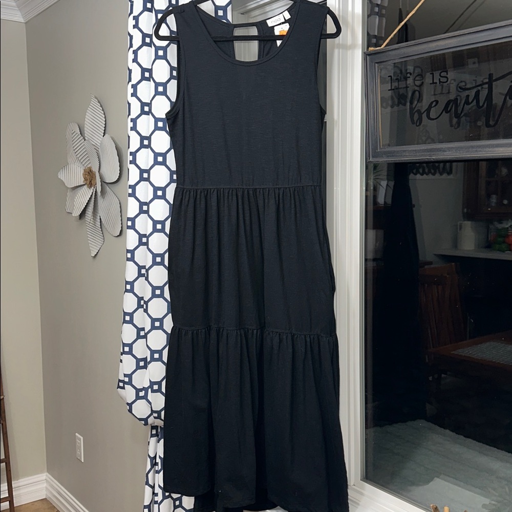 Sz L⭐️NWT Noa Black 💯% Cotton Tiered Keyhole Back Long Dress PTP 18”
49”L